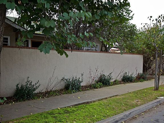 3rd image of 539 Loma Ave