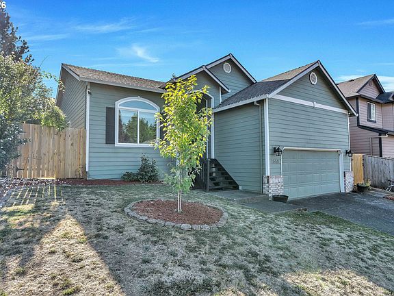 3rd image of 1558 SE Jasmine Way
