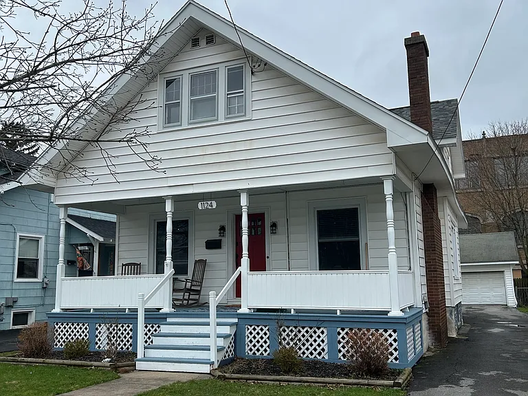 1124 Kellogg Ave — Photo 1