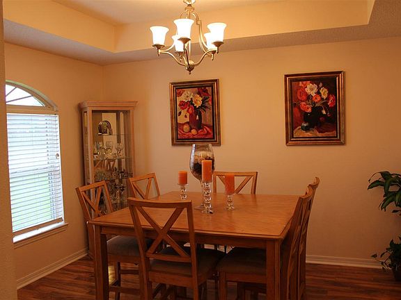 3rd image of 712 Bucksaw Dr