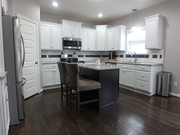 3rd image of 1736 Lafayette Ct
