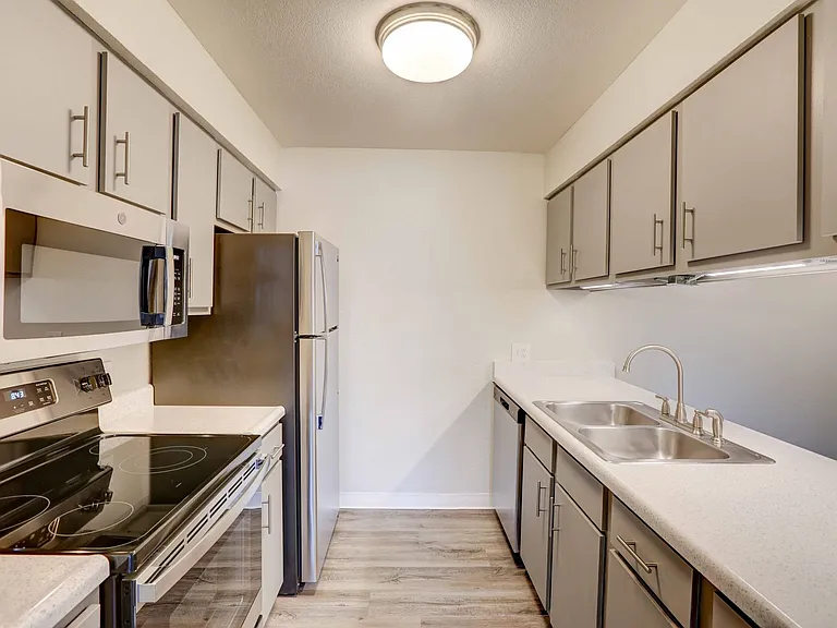 Riva Ridge Apartments — Photo 34
