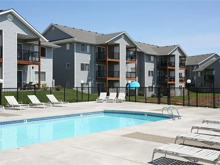 Gateway Village Apartments — Photo 3
