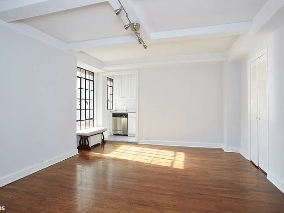 3rd image of 333 E 43rd St APT 418