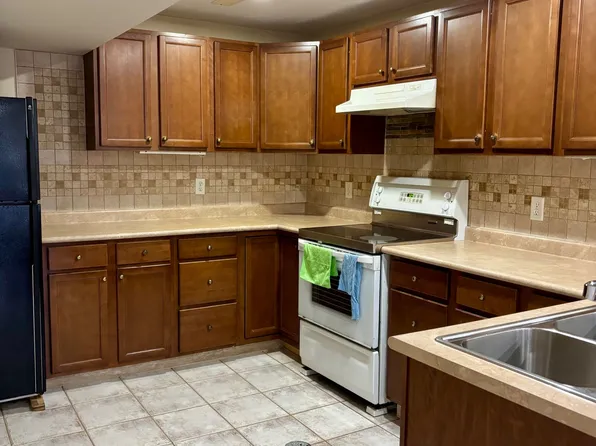 107 Whitchurch Mews, Mississauga, ON L5A 4B2