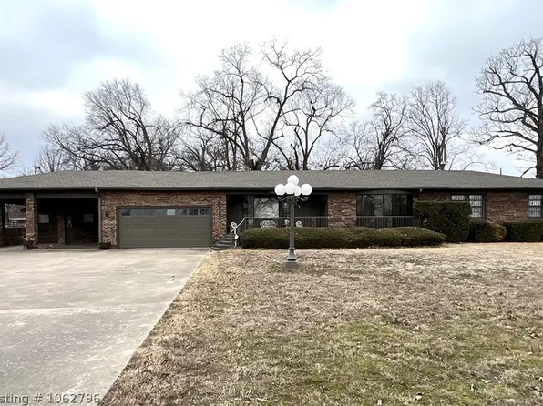 215 E Ray Fine Blvd, Roland, OK 74954