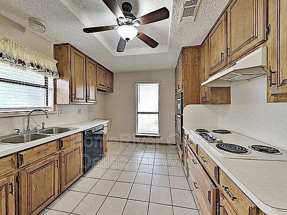 5th image of 2501 Golden Oaks Dr
