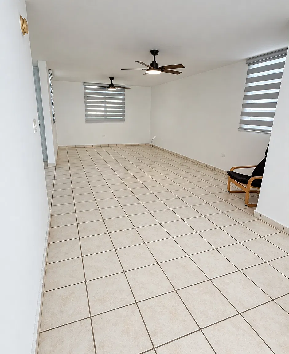 4 bed, 2.5 bath, 1972 sqft, $2,300 — Photo 4