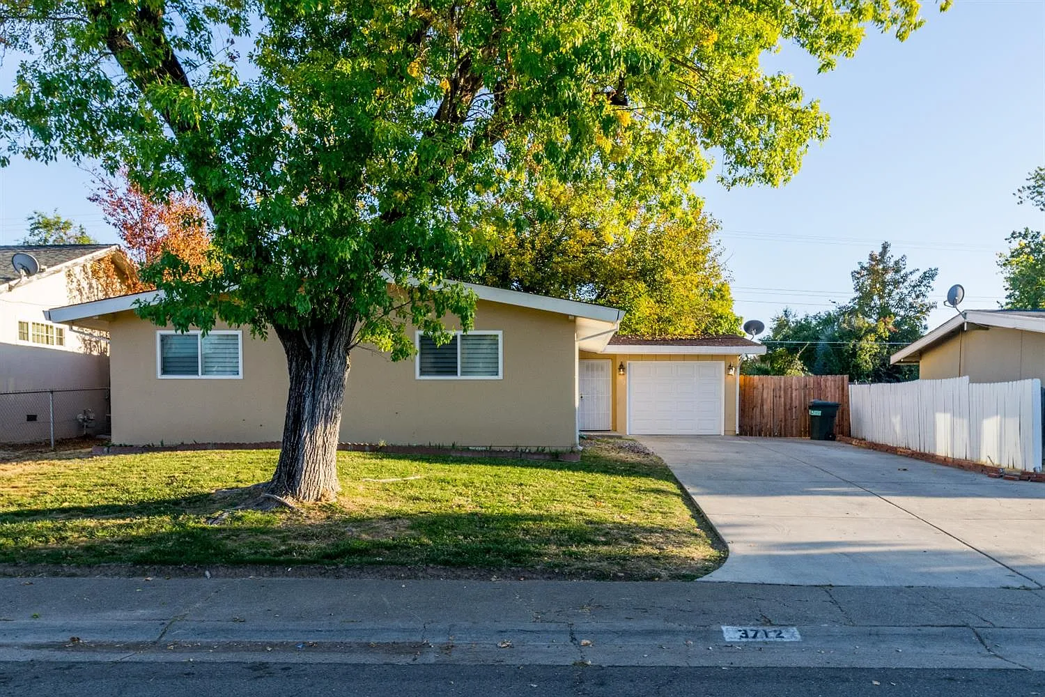3712 Milton Way photo 1