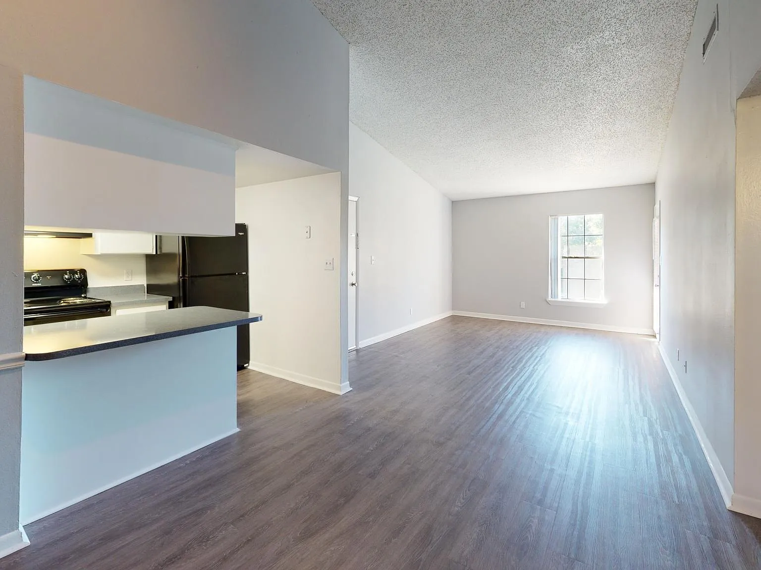 The Avenue Apartments — Photo 2