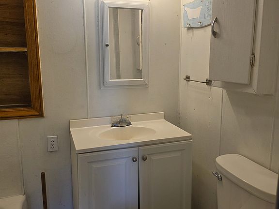 3rd image of 3870 Peet Rd