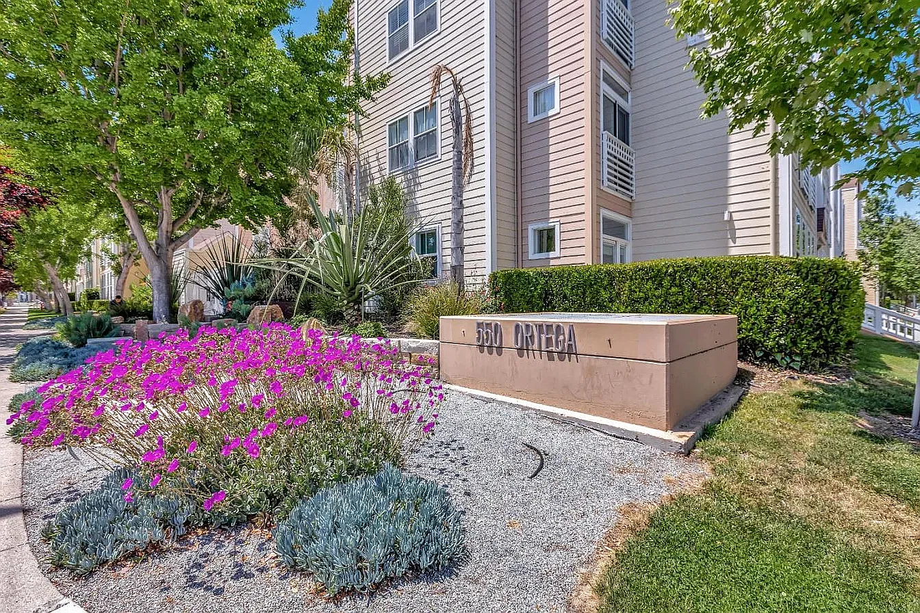 550 Ortega Ave — Photo 1