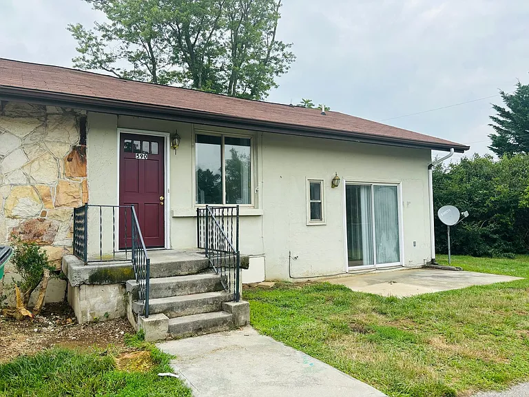 590 Peppers Ferry Rd NW — Photo 1