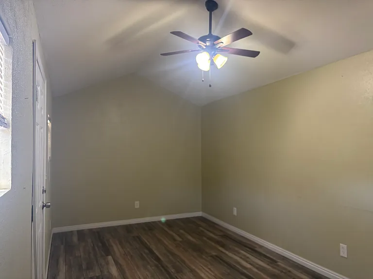 6913 Creekside Ln — Photo 27
