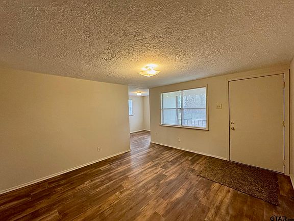 3rd image of 402 W Austin St