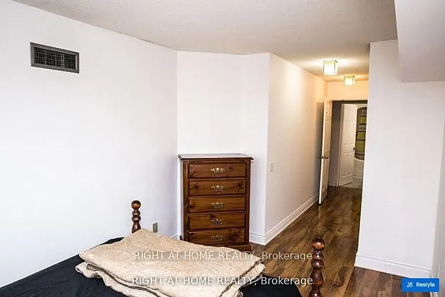 7 Bishop Ave #1104 — Photo 4