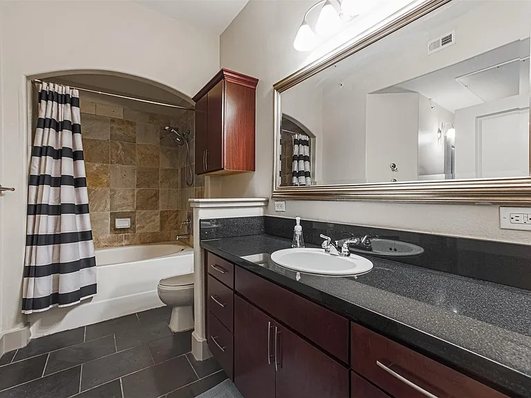 1901 Post Oak Blvd #3115 — Photo 9
