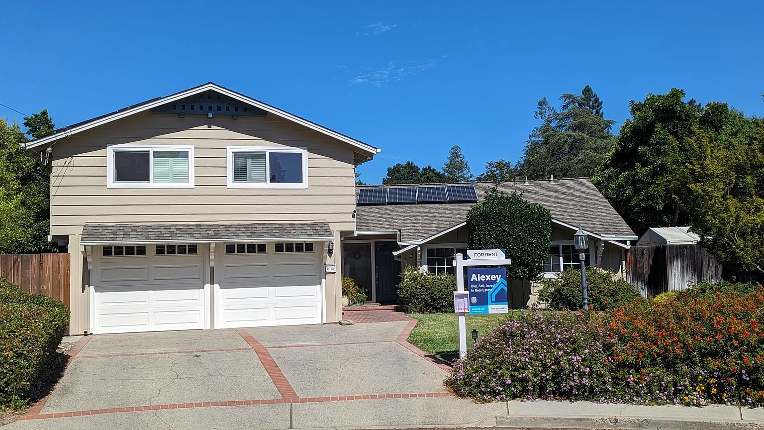 1015 Robin Hood Ct photo 1