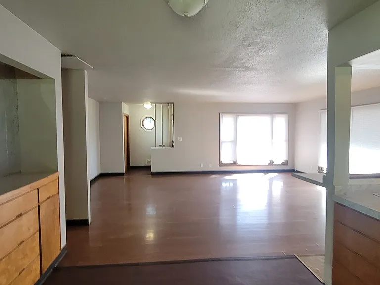 Kitchen - Eating area