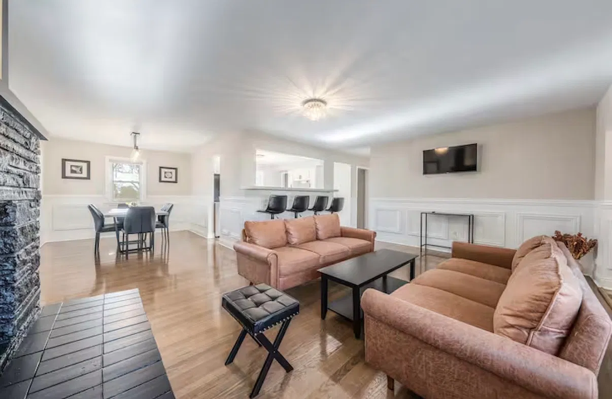 3 bed, 1800 sqft, $6,000 — Photo 2