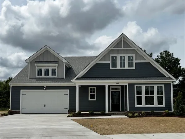 306 Station Dr, Suffolk, VA 23434