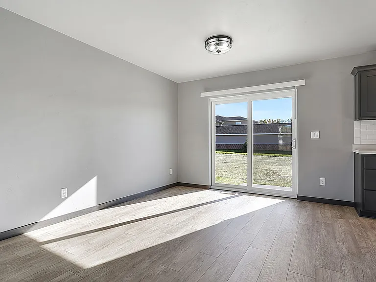 635 Diversity Dr — Photo 22