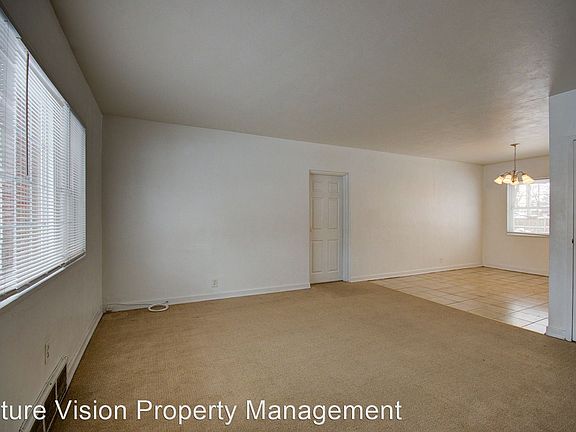 2nd image of 907 N Prairie Ave