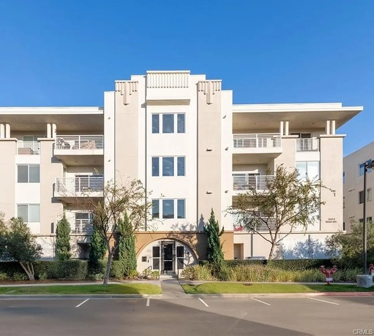 Single-Level 2-Bedroom Condo in the Prestigious South Bay 360 Community! — Photo 1