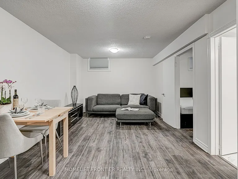 29 Madsen Cres #BASEMENT — Photo 3