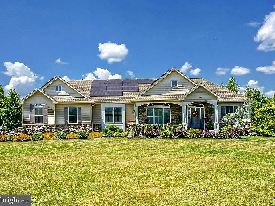 1st image of 411 Winterberry Ln