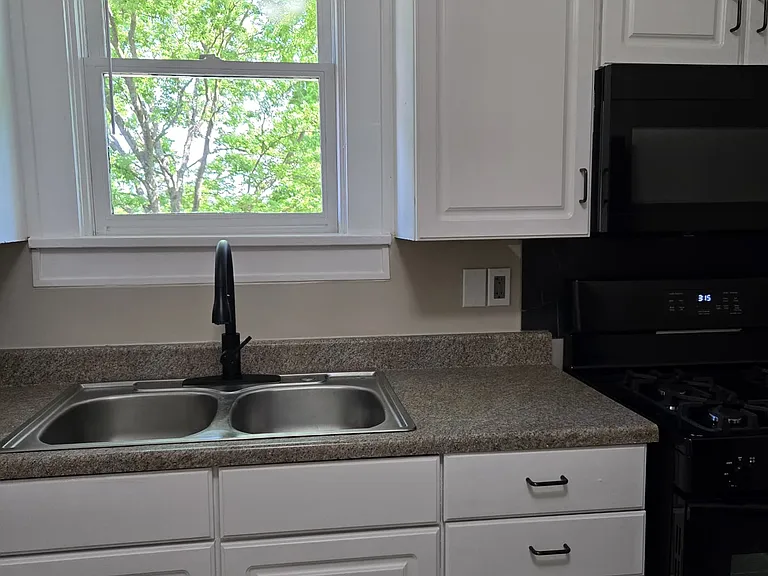 927 W High St #A — Photo 14