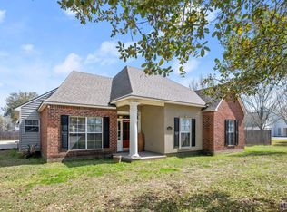 14136 J D Broussard Rd, Gonzales, LA 70737
