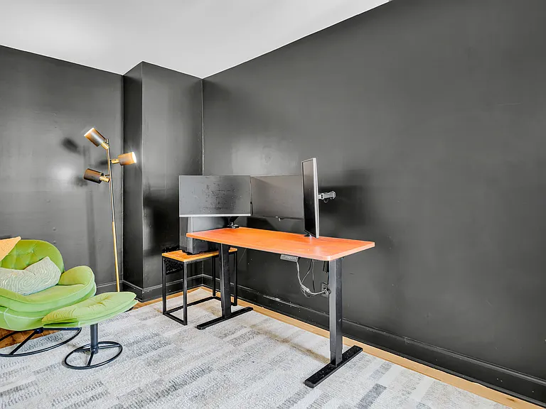 585 Showers St — Photo 16