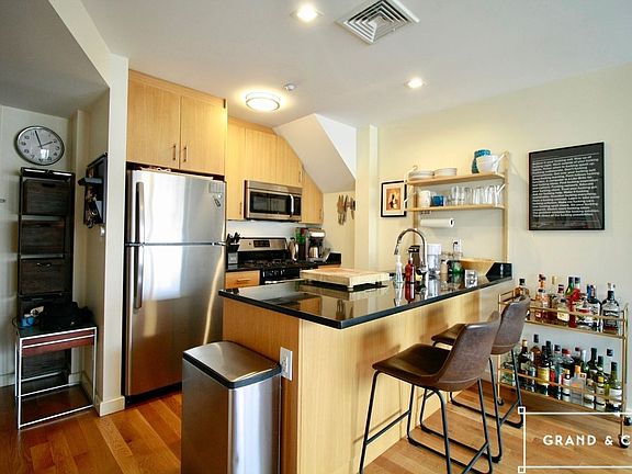 4th image of 95 Dupont St Penthouse 4