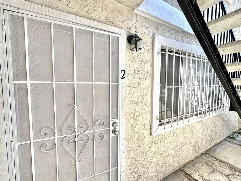39th Street (Senior/Disabled) — Photo 31