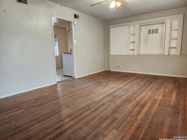 414 SUMNER DR, San Antonio, TX 78209