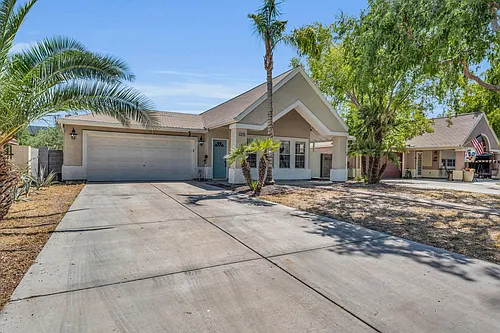 325 E Mitchell Dr Photo 1