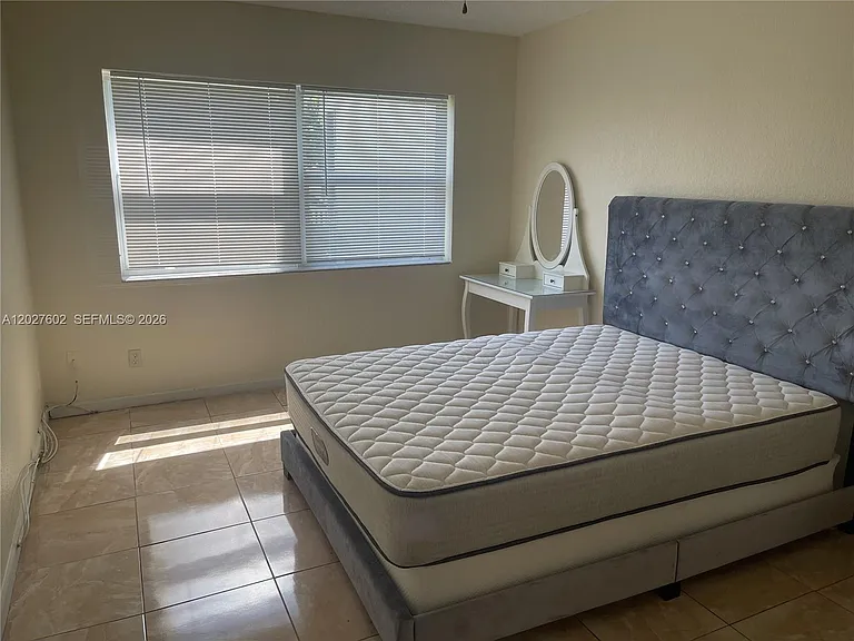450 Golden Isles Dr #1H — Photo 16