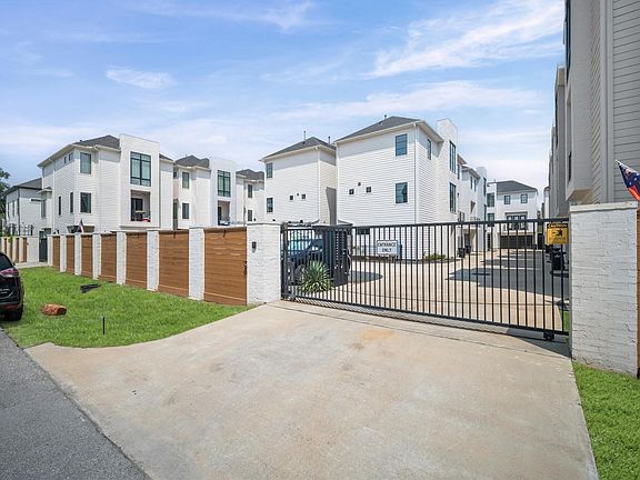 4th image of 834 Wakefield Dr #B