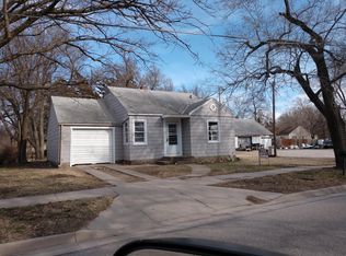 1016 N High St, Newton, KS 67114