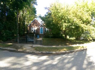 20 Cambridge Rd, Great Neck, NY 11023