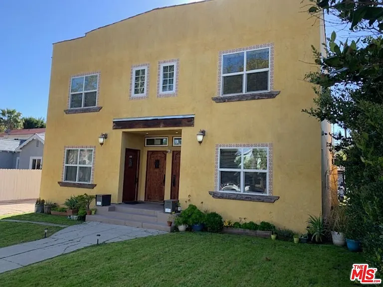 1033 1/2 N Martel Ave — Photo 1
