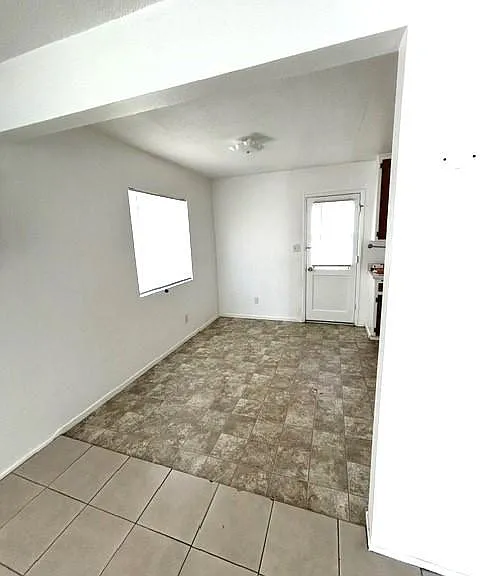 429 W 6th St — Photo 3
