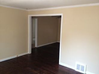 Entry/Living Room