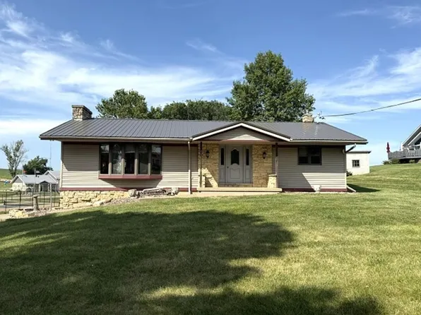 405 Union St, La Motte, IA 52054