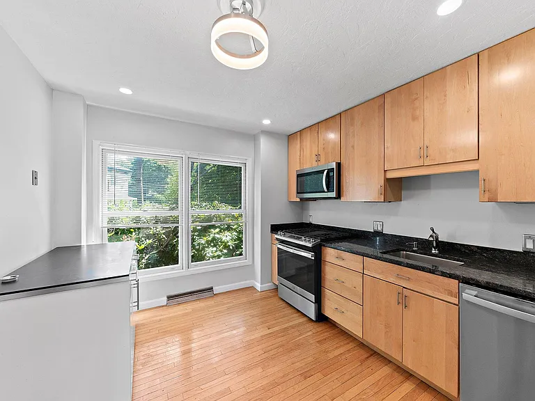 52 River St — Photo 3