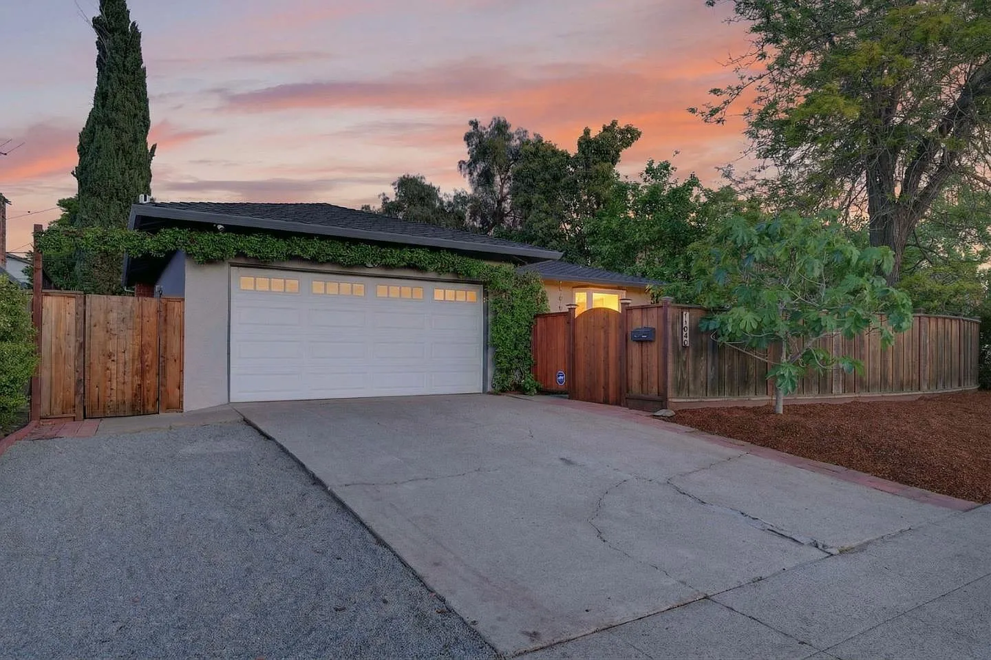 1040 Lancer Dr photo 1