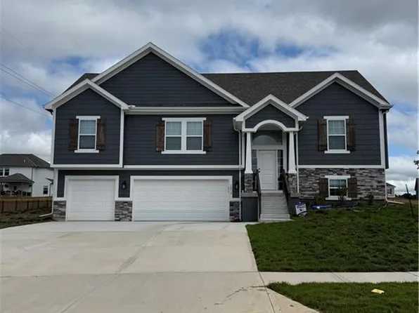 1018 Jasmine Dr, Liberty, MO 64068
