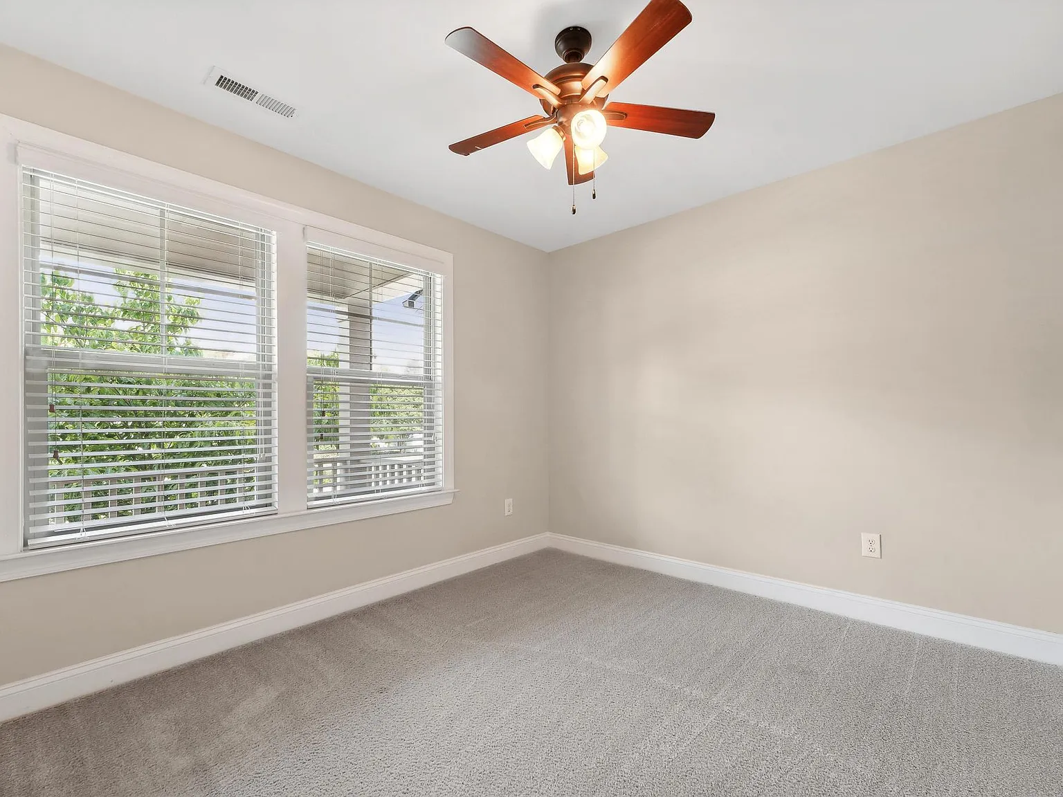 3 bed, 3.5 bath, 1743 sqft, $2,200 — Photo 3