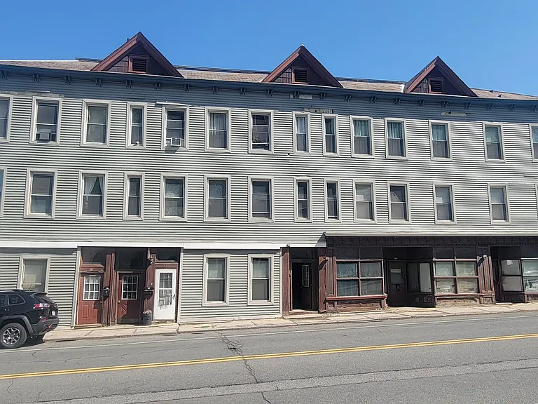 81 W Main St — Photo 24